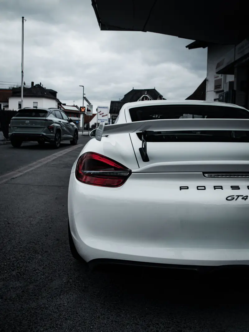 Porsche GT4