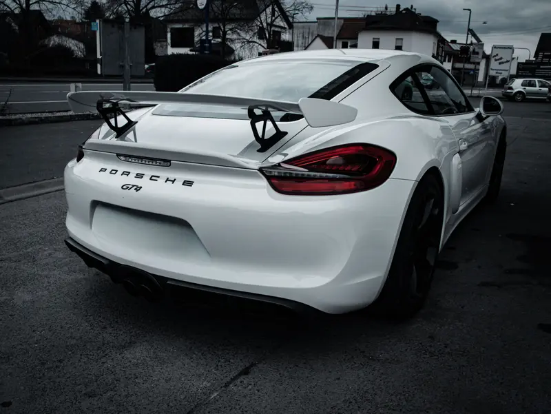 Porsche GT4